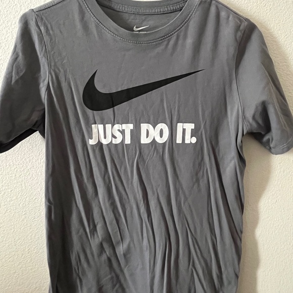 The Nike Tee - Picture 1 of 2
